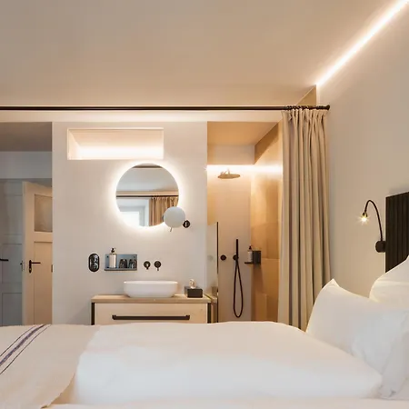 Kuehbacher Otel *